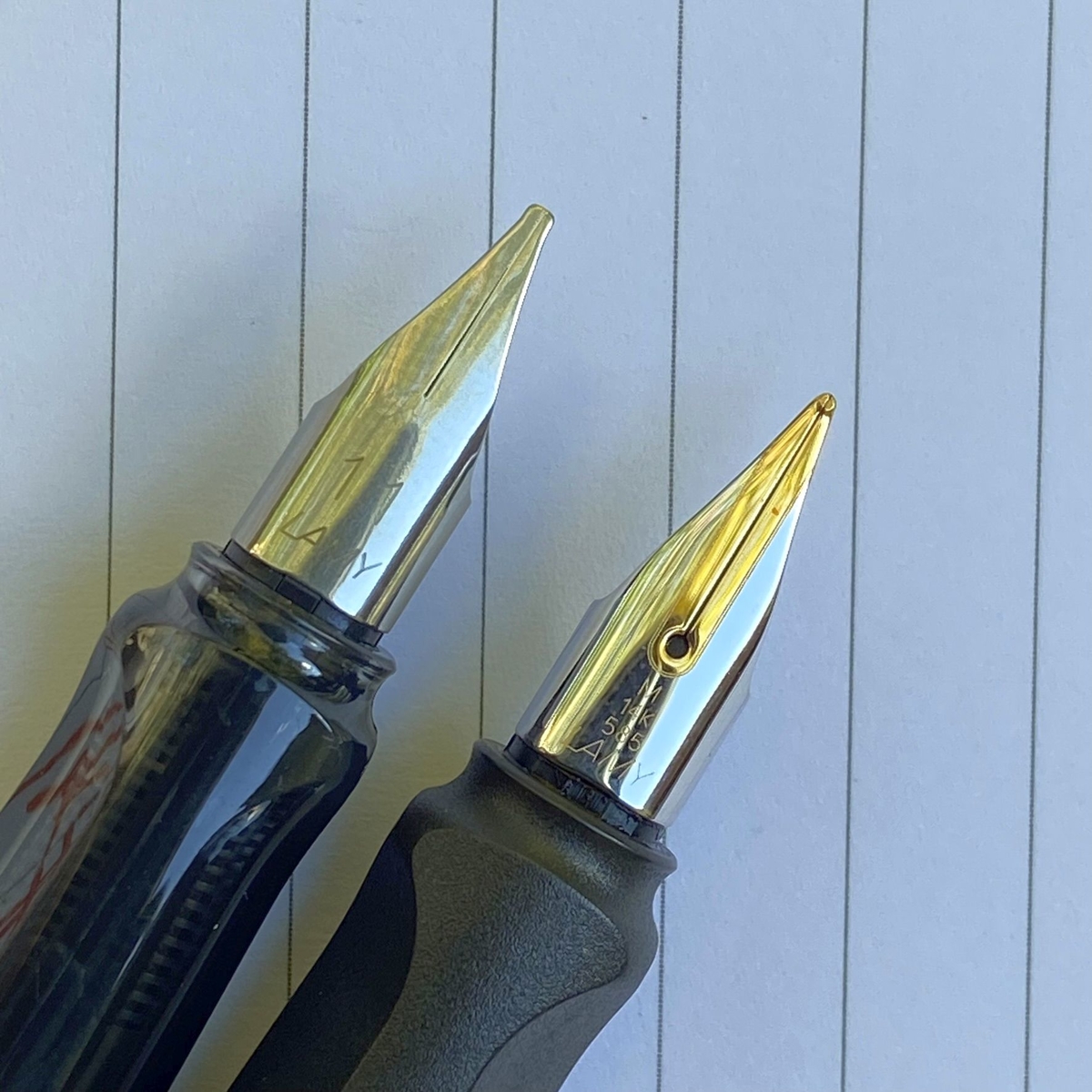 Стальное и золотое перья Lamy