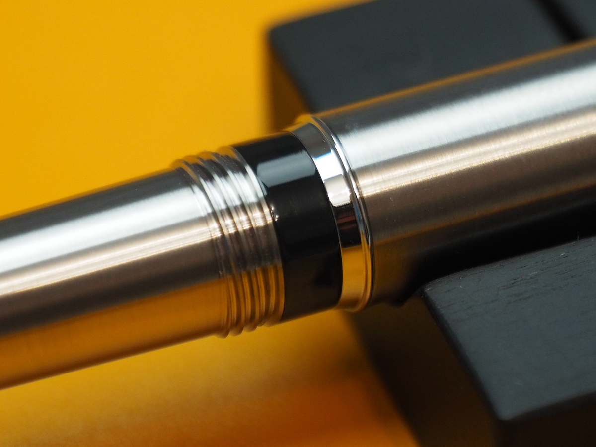 Окно контроля уровня чернил перьевой ручки Asvine J16 