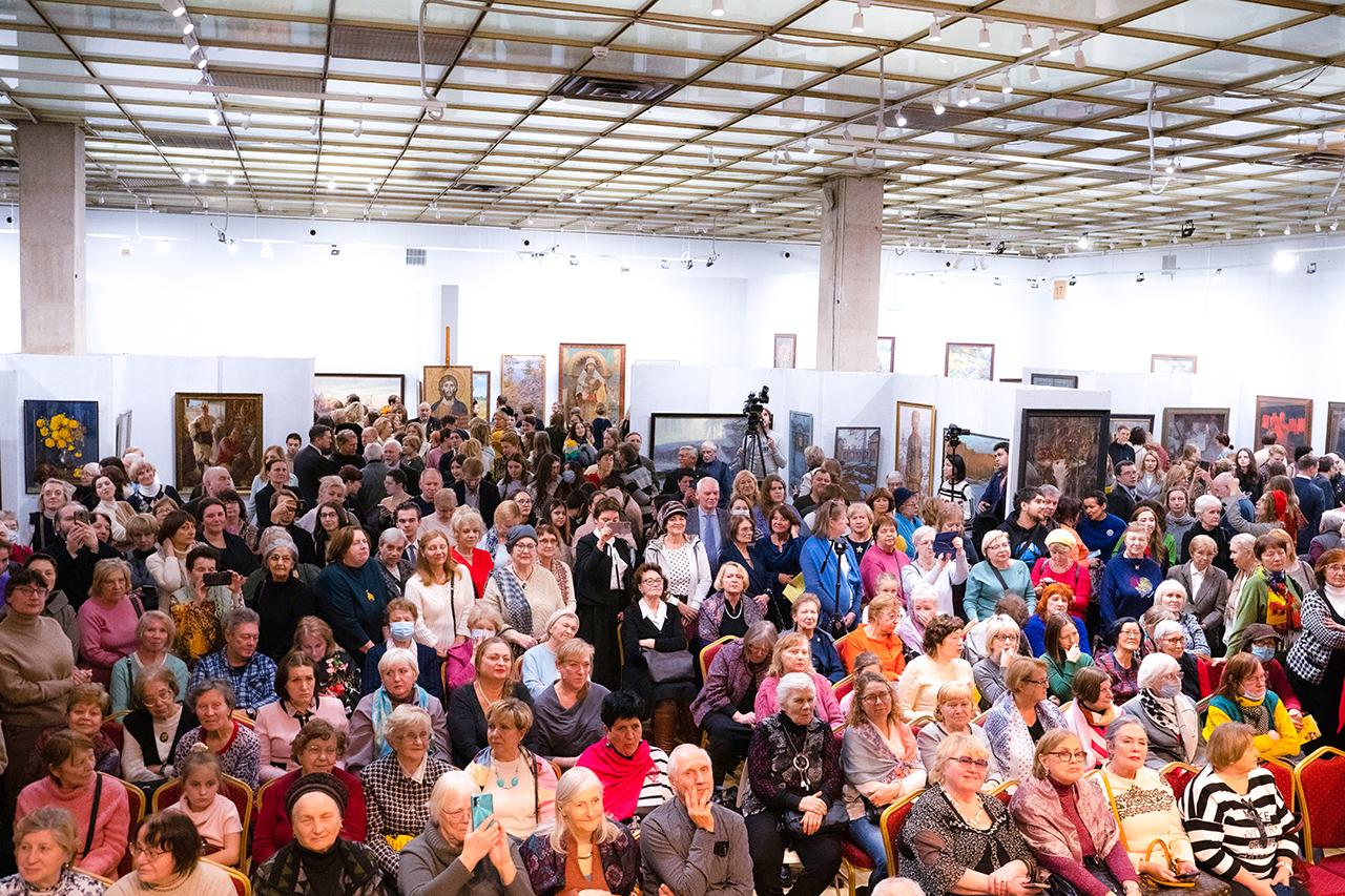 Выставка в академии. Академия Андрияки выставка в ЦДХ. ЦДХ выставка Андрияки. Академия акварели и изящных искусств Сергея Андрияки. Академия художеств Юбилейная выставка.